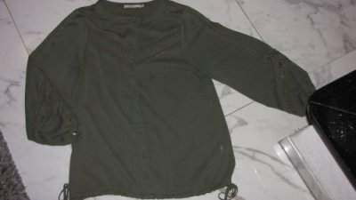 38 NIKKIE legergroene blouse 17,00