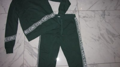 large MY BRAND Exclusive trainingspak detail 
