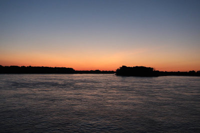 0T5A0340 Dawn on the Mississippi.jpg