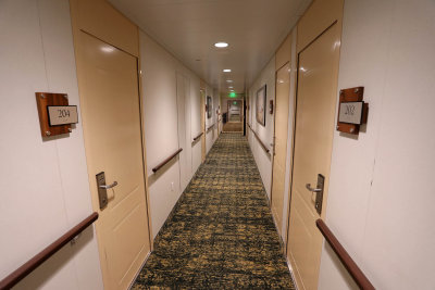 0T5A3009 American Duchess 2nd floor hallway.jpg