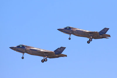 EE5A0484 Pair of F-35s on approach.jpg