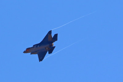 EE5A2396 Streaking F-35 Luke AFB .jpg