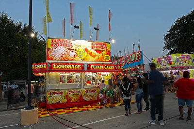 0T5A8417 Funnel cakes stand.jpg