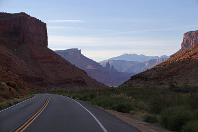 6P5A4151 Approaching Fisher Towers UT.jpg