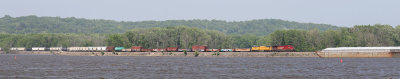 6P5A1393 Mississippi River southbound train.jpg