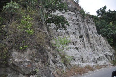 Road cliff 1.jpg