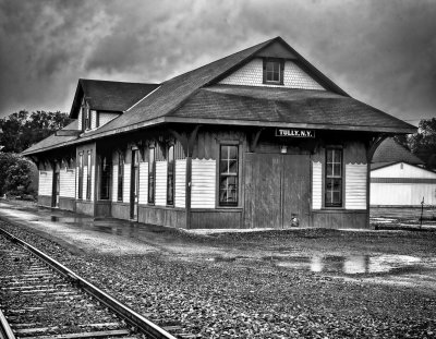 AB9K3372a3 black and white.jpg