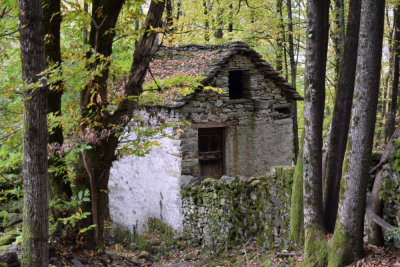 Abandoned house near Moghegno