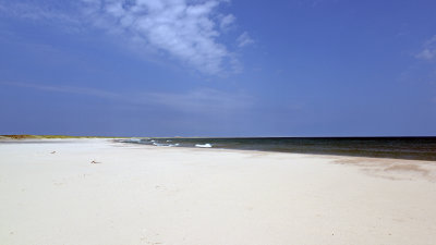 Le sable fin de la plage de la pointe de l'est
