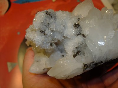 Hands on  Bergkristall, Pyrit, Fadenquarz 1 (Rumnien)