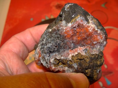 Hands on Limonit und Bergkristall auf Siderit 9 (Schneeberg)