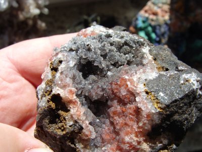 Hands on Limonit und Bergkristall auf Siderit 14 (Schneeberg)