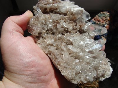Hands on Bergkristall mit Quarz 9 (Brasilien)