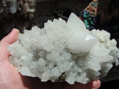 Hands on  Bergkristall, Pyrit, Fadenquarz 9 (Rumnien)