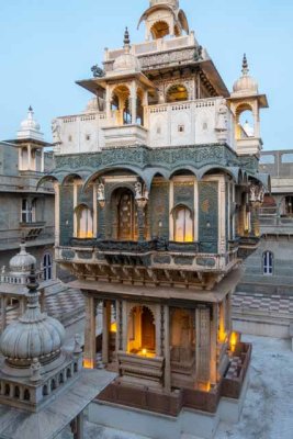 Ek Thambiya Mahal at Dusk