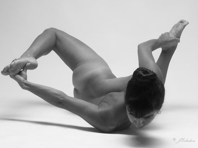 Yoga (II) (Contiene desnudos/ Contains nudity)