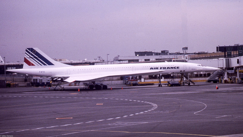 Le Concorde  l'aroport de Hong-Kong.