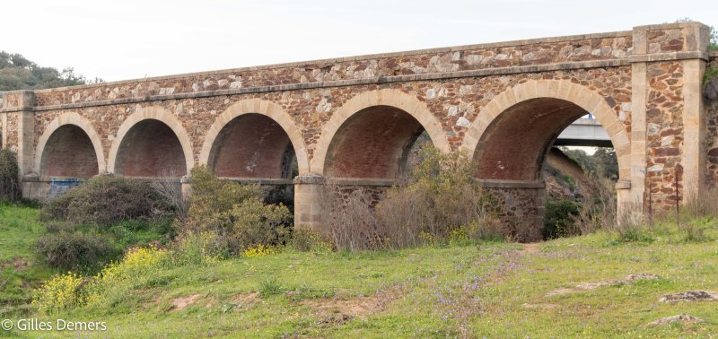 Ancien pont enjambant la rivire: Arroyo de los Molines
