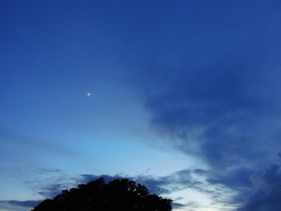 20-08-22 Cloudy Sky & Twilight & Moon