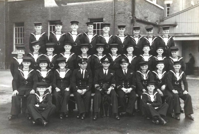 1949 - DAVID HANSON 263- 264 CLASSES, I AM FIRST FROM RIGHT BACK ROW..jpg