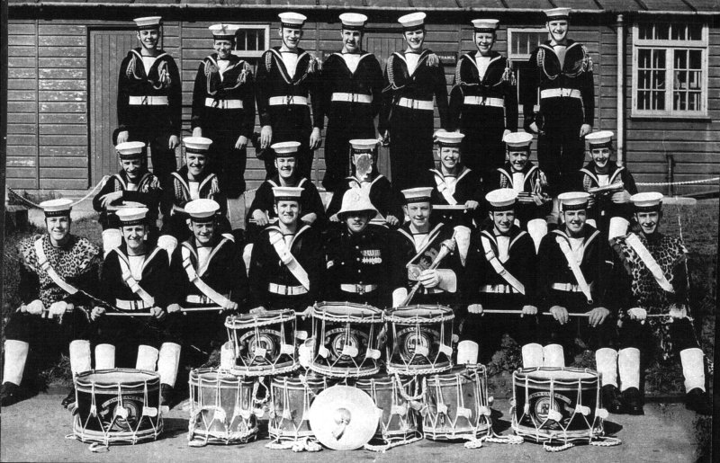 1949, 6TH SEPTEMBER - JOHN HANNANT, MARINE CPL. WAITE, DRUM MAJOR LAKE.