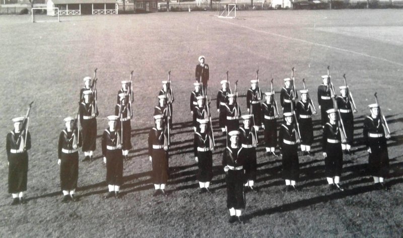 1958-1959 - JOHN POTTER,  201, BUNTINGS CLASS, 201 AND 392 CLASSES GUARD WITH CRS STANKISTE..jpg