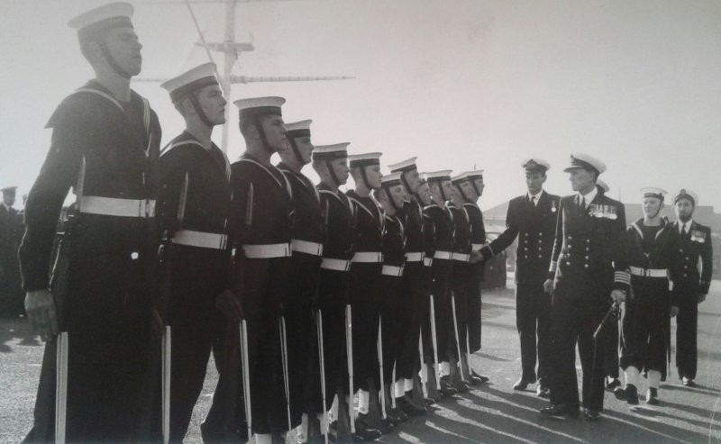 1958-1959 - JOHN POTTER,  201, BUNTINGS CLASS, 201 AND 392 CLASSES GUARD, INSPECTED BY CAPTAIN FRANKS..jpg
