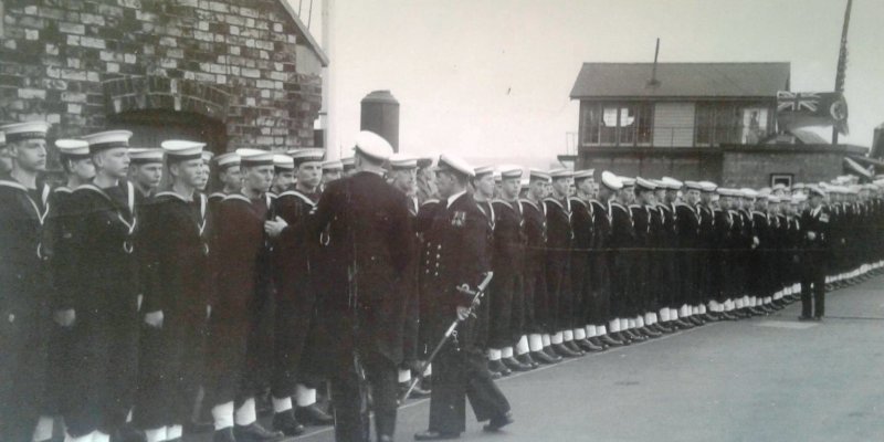 1958-1959 - JOHN POTTER, 201, BUNTINGS CLASS, QUEENS VISIT, LINING THE ROUTE..jpg