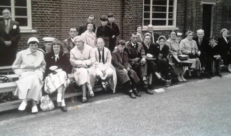 1958-1959 - JOHN POTTER, ANSON, 201, BUNTINGS CLASS, 21 MESS, THEN FROBISHER, 36 MESS, MUM AND SISTER AT PARENTS DAY.