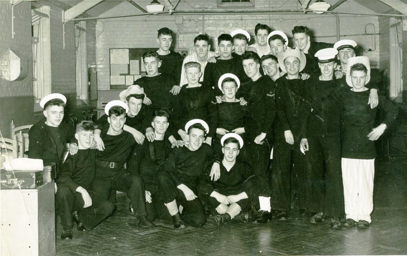 1959, FEBRUARY - MICHAEL DAVID TOWNSEND DSM, 20 RECR.  I AM MIDDLE OF BACKROW WITH CAP ON.  SOME WAFUs..jpg