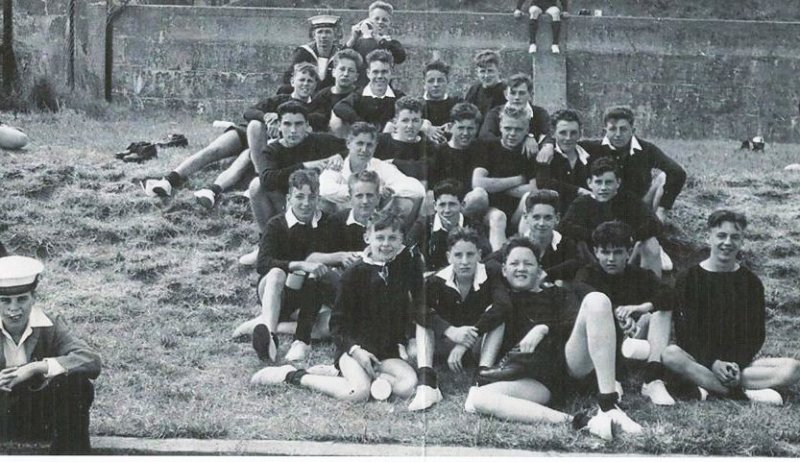 1961 - ANDY HARRISON, 40 RECR., BENBOW, 117 AND 117A CLASSES. AWAITING FIRST BOAT LESSON..jpg