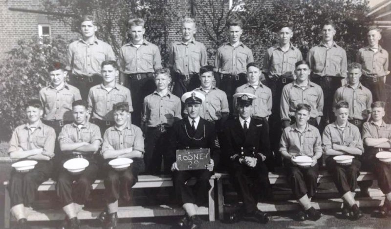 1961, SEPTEMBER - TED HITCHEN, 43B RECR., RODNEY, 12 MESS, 29 CLASS, I AM FRONT ROW 2ND FROM LEFT..jpg