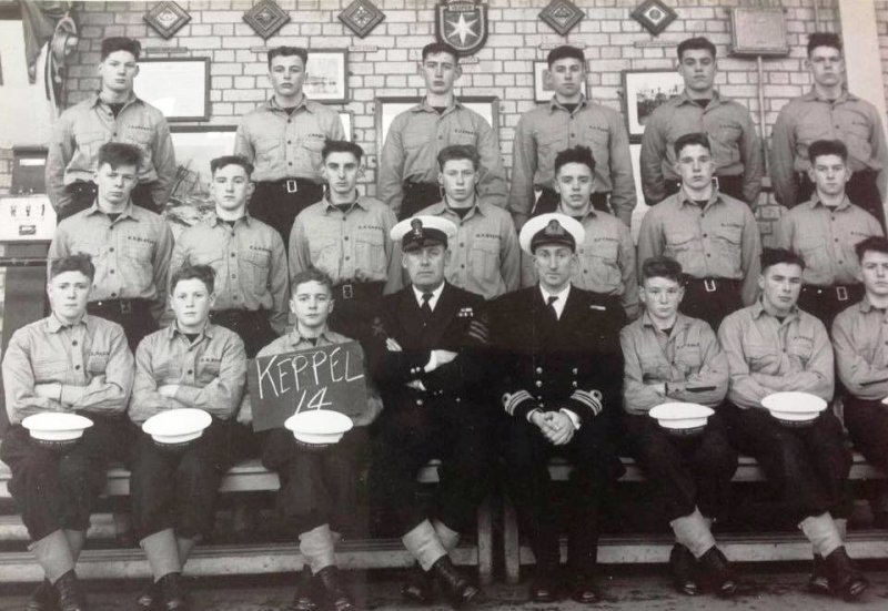 1963 - ROY PLEWS, KEPPEL, 14 MESS, I AM 3RD FROM RIGHT TOP ROW..jpg