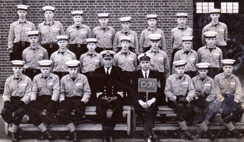 1966-67 - ROGER KILLEN, DRAKE, 91 CLASS. ROGER IS SEATED 2ND FROM RIGHT