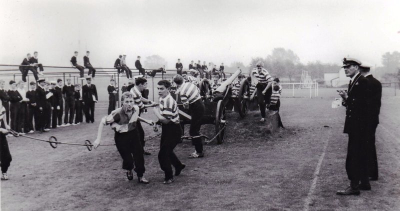 1969, AUGUST - BOB RICHARDSON, HAWKE DIVISION FIELD GUN TEAM. A..jpg