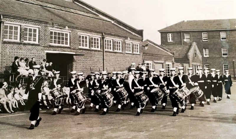 1970, 20TH APRIL - ALAN EARP, ANSON, 26 MESS, DRUM AND BUGLE BAND, I FAR LEFT 2ND ROW..jpg