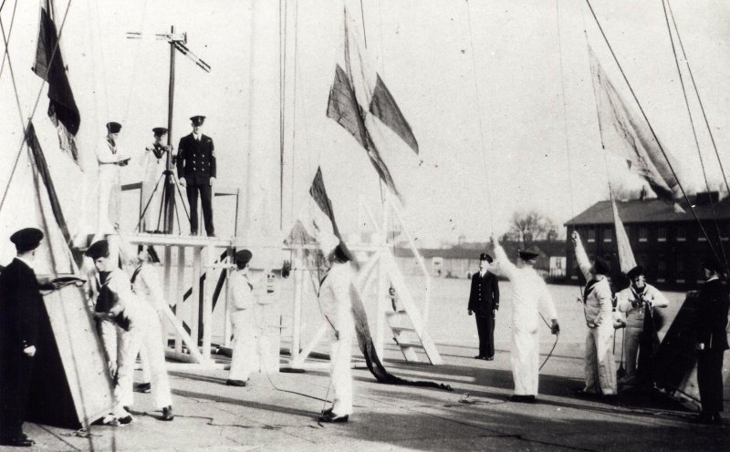 UNDATED - BOY SIGNALMEN, NOTE THE SEMAPHORE ARMS, CHIEF IN SINGLE BREASTED JACK AND P.O. IN DOUBLE BRESTED..jpg