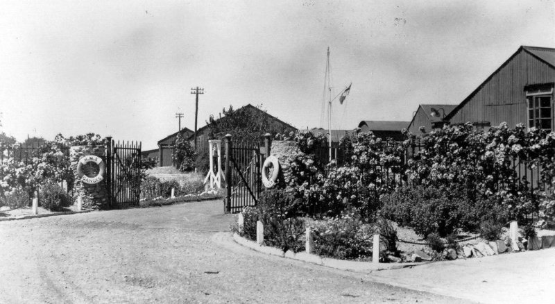 1937 - ENTRANCE TO THE ANNEXE.jpg