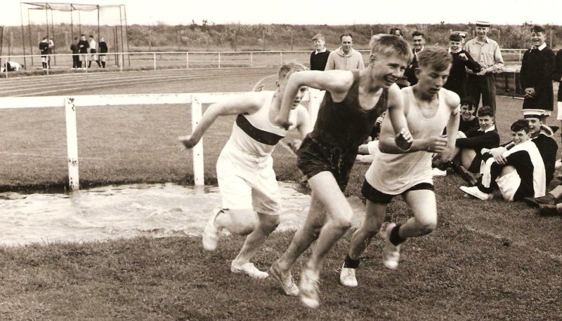 1962, JULY - TERRY WATERSON,  THE INTER DIV. STEEPLECHASE, I'M IN THE LEAD. 1..jpg