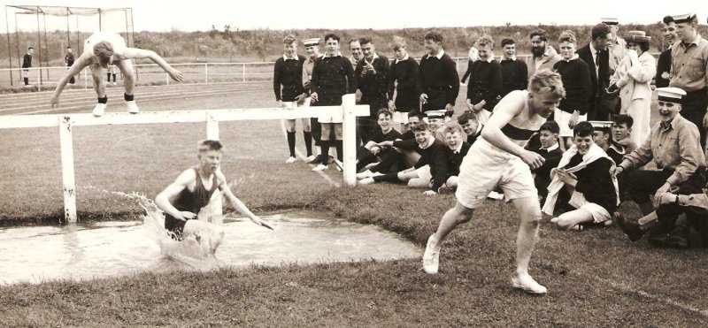 1962, JULY - TERRY WATERSON,  THE INTER DIV. STEEPLECHASE, I'M IN THE LEAD. 2..jpg