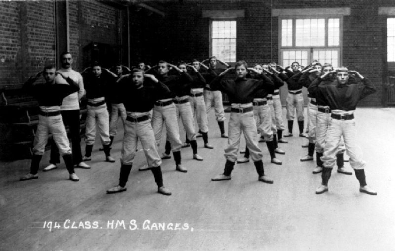 1912 - 194 CLASS IN THE GYM..jpg