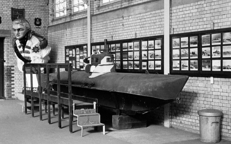 1940s-1950s - THE GERMAN MIDGET SUBMARINE NOW IN THE SUBMARINE MUSEUM GOSPORT.jpg
