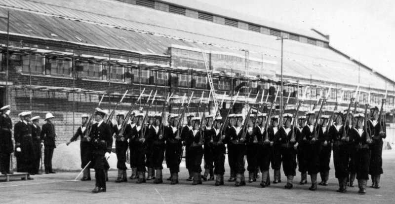 1939 - GUARD MARCHING PAST OUTSIDE NELSON HALL.jpg