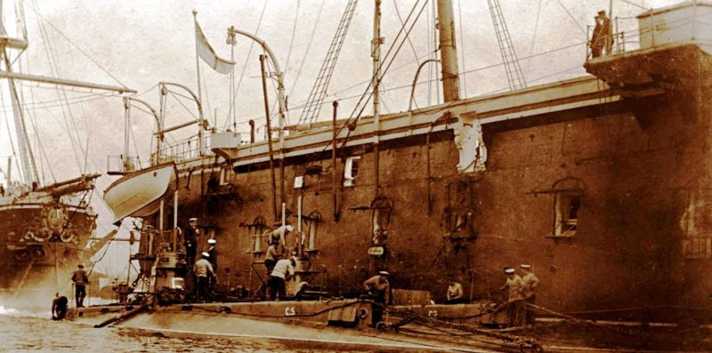 UNDATED - HMS GANGES WITH SUBS ALONGSIDE - UNDATED BUT C5 WAS COMMISSIONED IN 1906 AND SOLD FOR SCRAP IN 1919.jpg