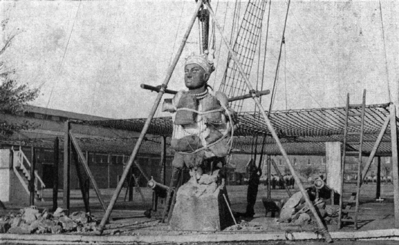 1951 - FIGUREHEAD OF THE INDIAN PRINCE, SOMETIMES REFERRED TO AS THE BLACK PRINCE,  BEING PREPARED FOR MOVING INTO NELSON HALL