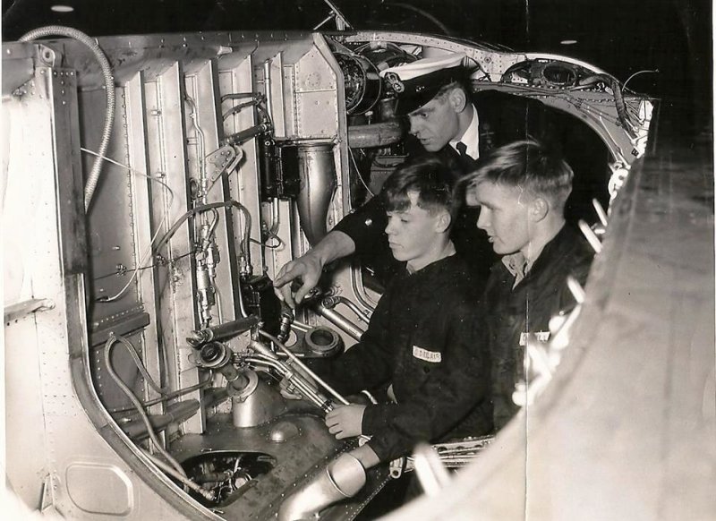 1965, APRIL - COLIN BLAIR, FROBISHER 720 CLASS, MYSELF AND DAVE ALLEN TRAINING UNDER CHIEF MUTIMER ON A VIXEN AT YEOVILTON