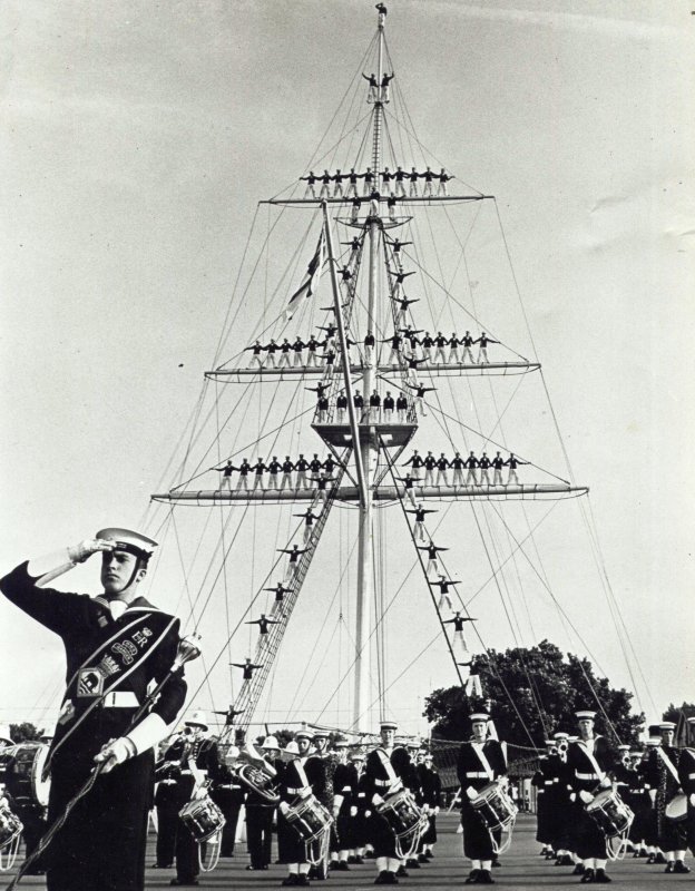 UNDATED - THE BAND IN FRONT OF A MANNED MAST.jpg