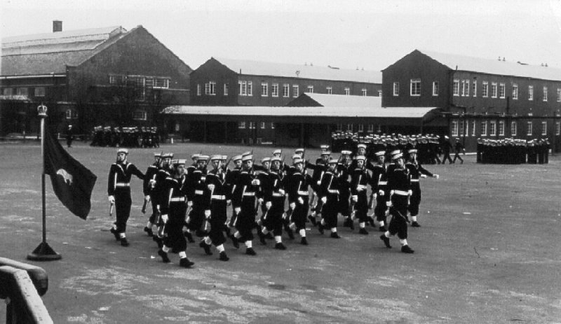 1976, 6TH JUNE - FINAL DIVISIONS, GUARD MARCHES PAST.jpg