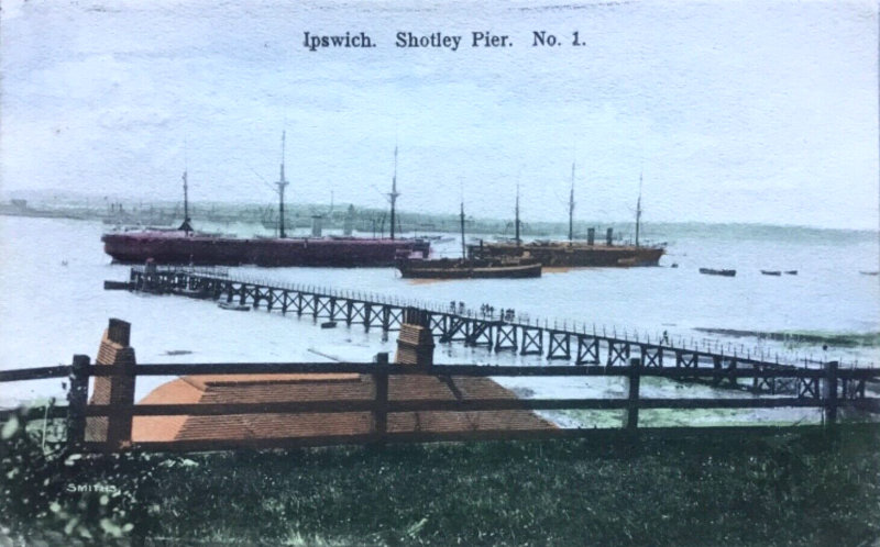 1910 -  POSTCARD, SHOTLEY PIER AND SHIPS.jpg