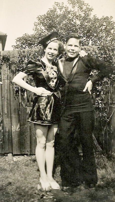 1947 - ALAN WILLIAM FOSTER WITH HIS SISTER JUNE FOSTER.jpg